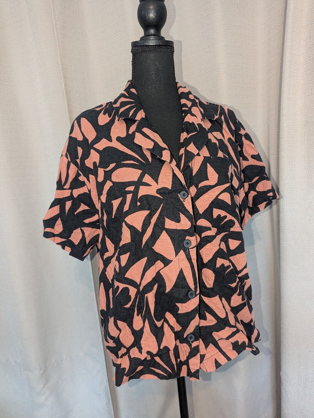 A new Day Black & Coral Short-Sleeve Button Front Women’s Top